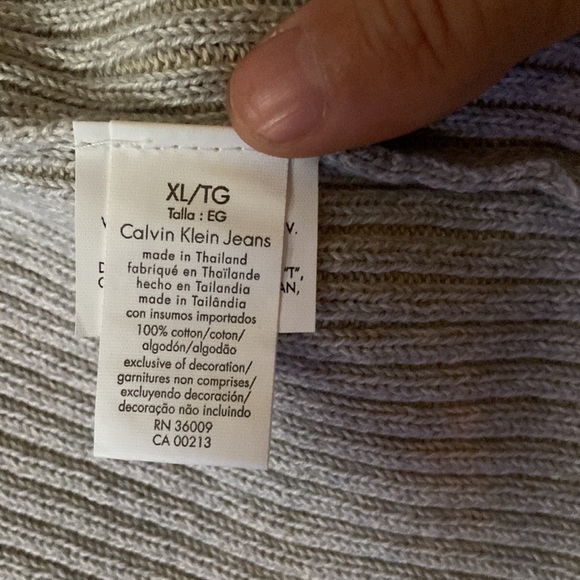 Calvin Klein XL cardigan sweater, great condition no wear or stains - Picture 4 of 6